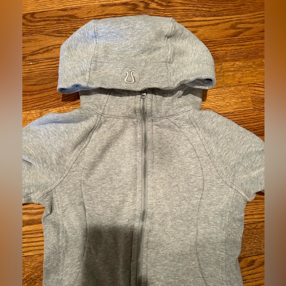 Lululemon size 4 scuba hoodie